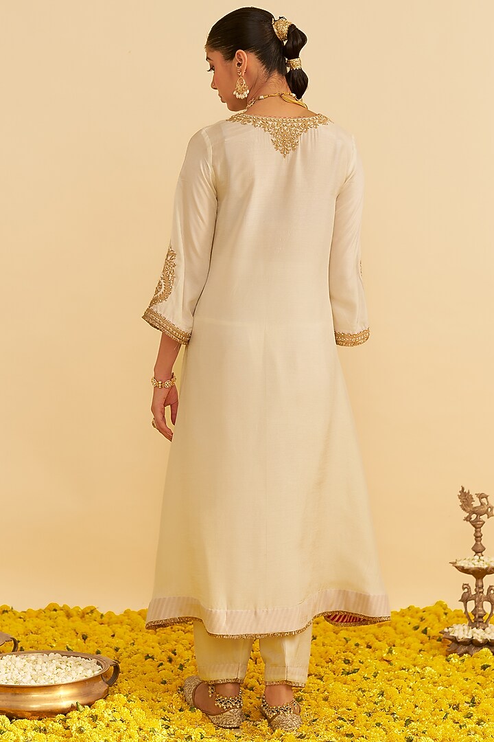 Daisy Ivory Upada Silk Dori Embroidered Kaftan Set For Girls by Sheetal Batra - Kids at Pernia's Pop Up Shop