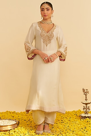Daisy Ivory Upada Silk Dori Embroidered Kaftan Set For Girls by Sheetal Batra - Kids