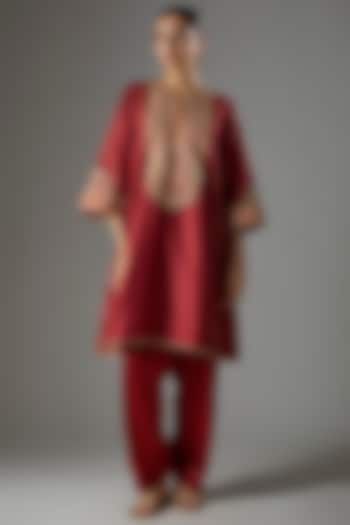 Red Silk Chanderi Kashmiri Tilla Embroidered Kurta Set For Girls by Sheetal Batra - Kids at Pernia's Pop Up Shop