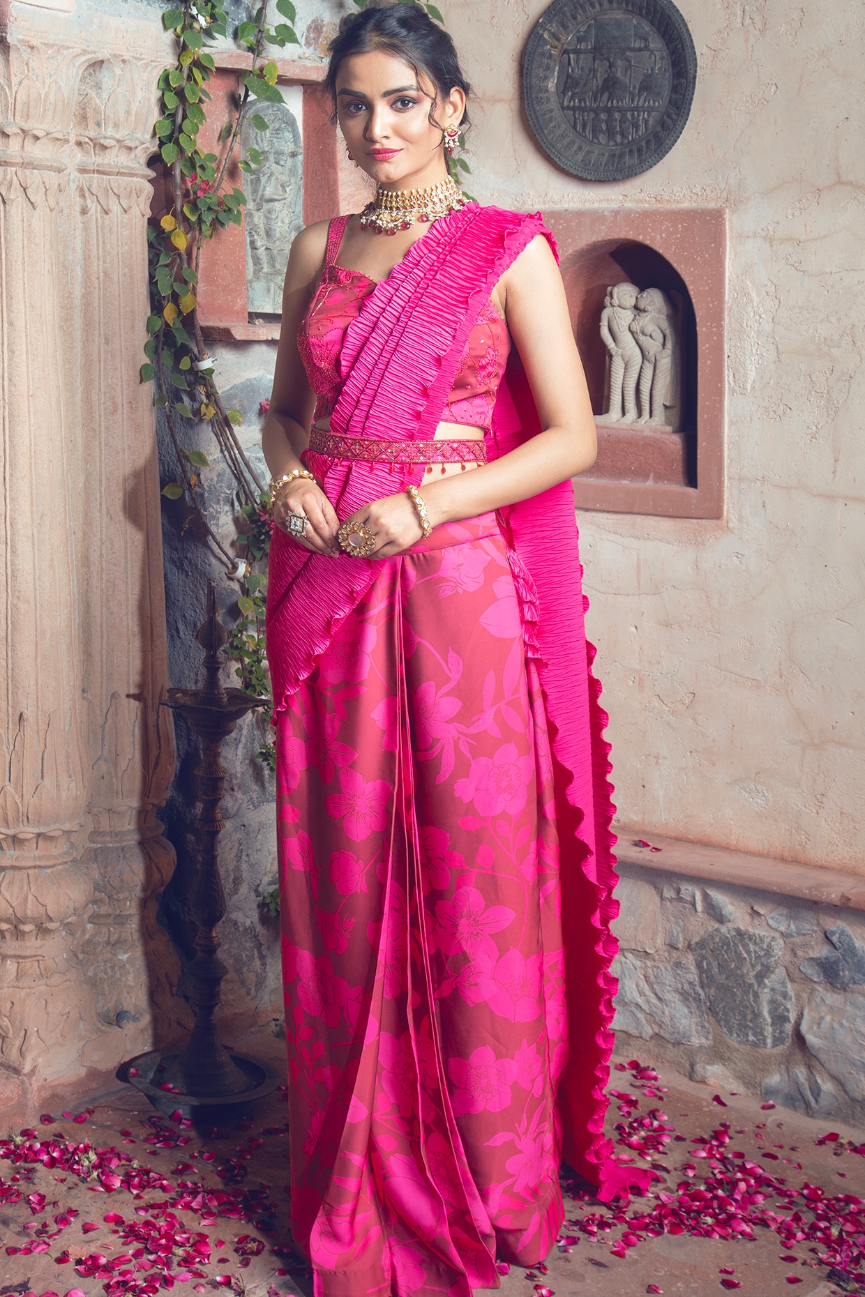 Outstanding Pink & Gold-Toned Silk Blend Woven Design Banarasi Saree–  Inddus.in