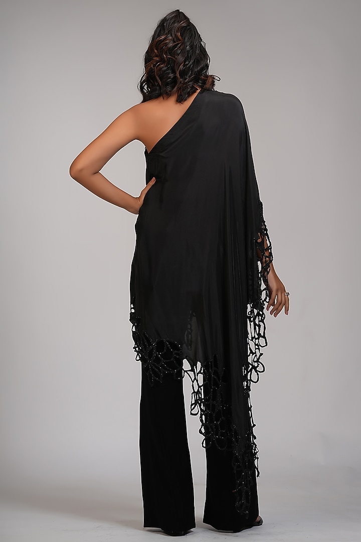 Black Habutai Silk Embroidered Co-Ord Set by Shruti S at Pernia's Pop Up Shop