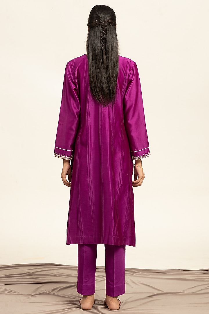 Purple Pure Chanderi Hand Embroidered Straight Kurta Set by Shetab Kazmi at Pernia's Pop Up Shop