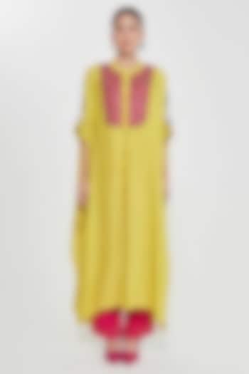 Yellow Habutai Silk Mirror Hand Embroidered Kurta Set by SIDDHARTHA BANSAL at Pernia's Pop Up Shop