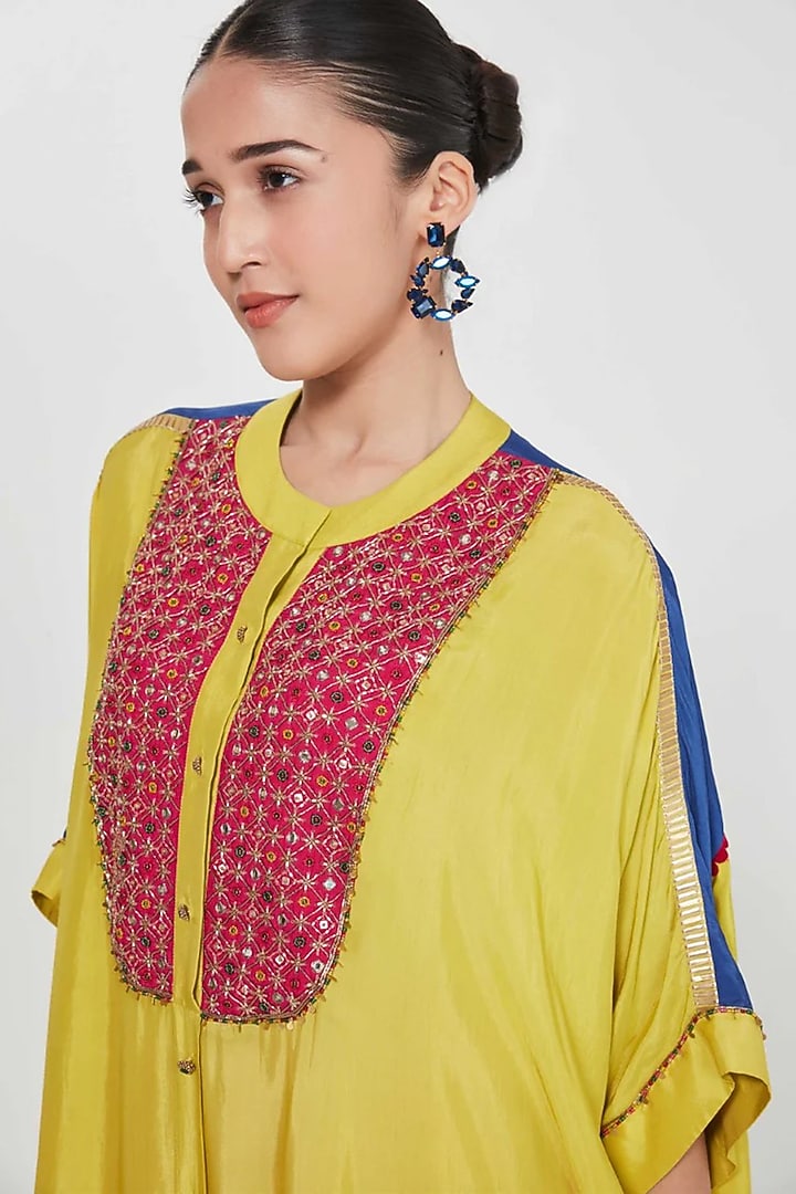 Yellow Habutai Silk Mirror Hand Embroidered Kurta Set by SIDDHARTHA BANSAL at Pernia's Pop Up Shop