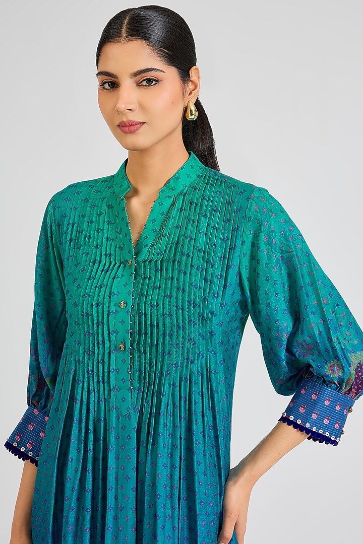 Green & Blue Modal Muslin Cotton Threadwork & Printed Ombre Kurta Set by SIDDHARTHA BANSAL at Pernia's Pop Up Shop