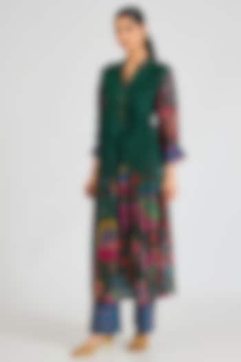 Emerald Green Threadwork & Printed Kurta Set by SIDDHARTHA BANSAL at Pernia's Pop Up Shop