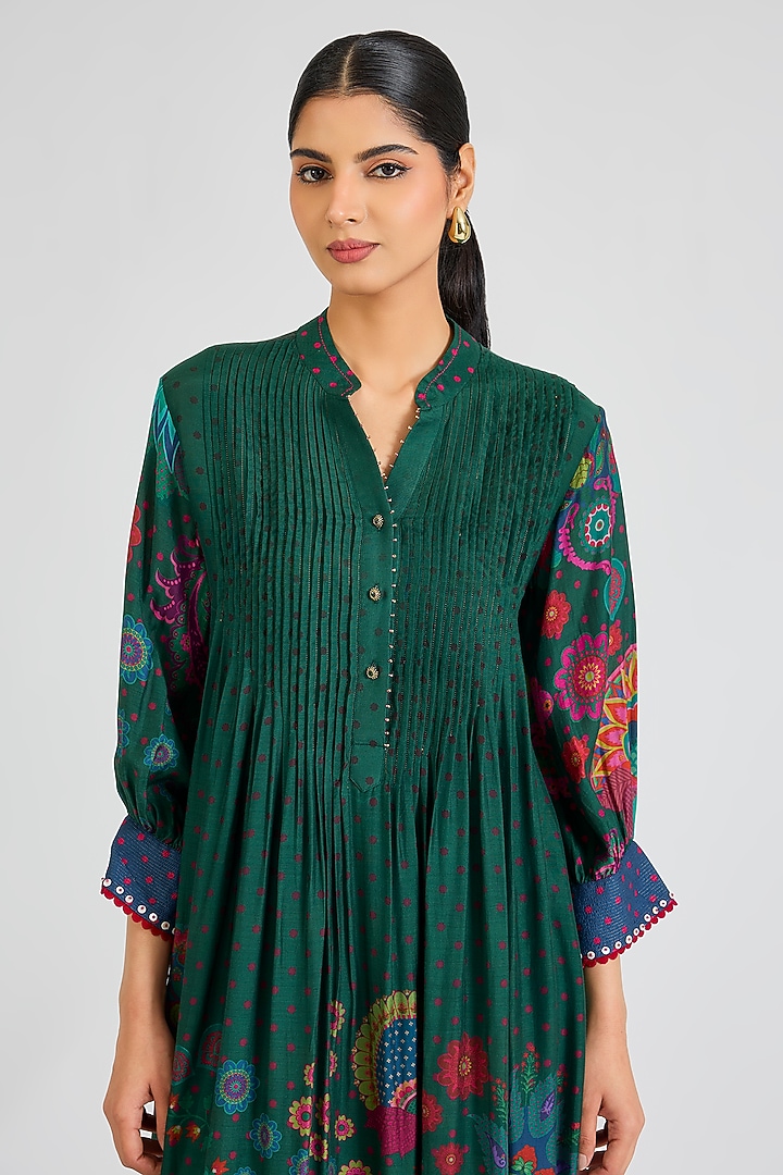 Emerald Green Threadwork & Printed Kurta Set by SIDDHARTHA BANSAL at Pernia's Pop Up Shop