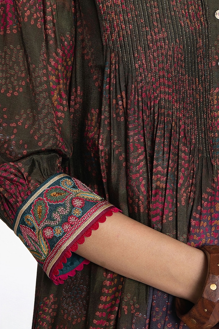 Grey Muslin Zari Embroidered Kurta Set by SIDDHARTHA BANSAL at Pernia's Pop Up Shop