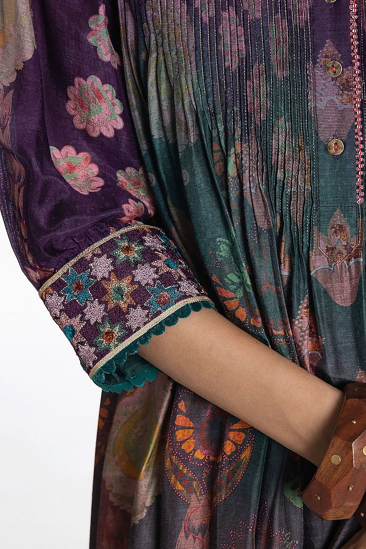 Grey Green Muslin Zari Embroidered Kurta Set by SIDDHARTHA BANSAL at Pernia's Pop Up Shop