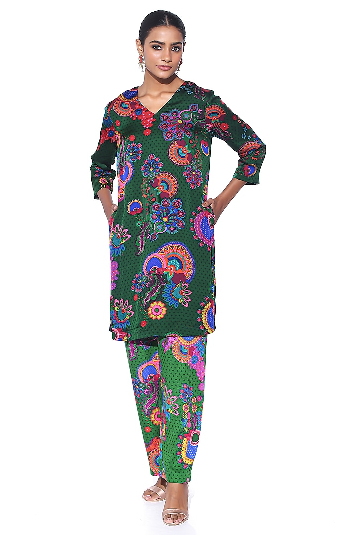 Bottle Green Organza Satin Paisley Printed Kurta Set by SIDDHARTHA BANSAL at Pernia's Pop Up Shop
