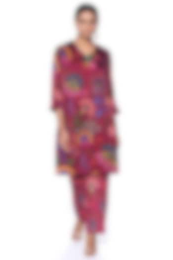 Crimson Organza Satin Paisley Printed Kurta Set by SIDDHARTHA BANSAL at Pernia's Pop Up Shop