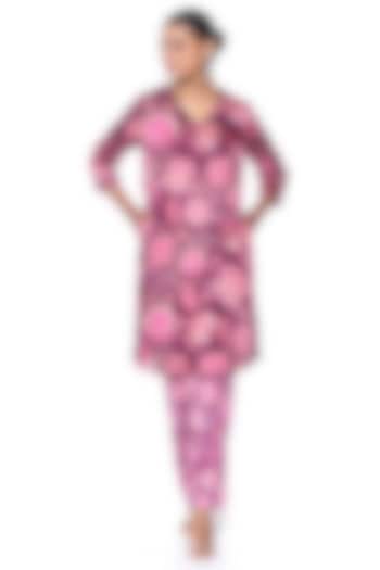 Burgundy Organza Satin Paisley Printed Kurta Set by SIDDHARTHA BANSAL at Pernia's Pop Up Shop