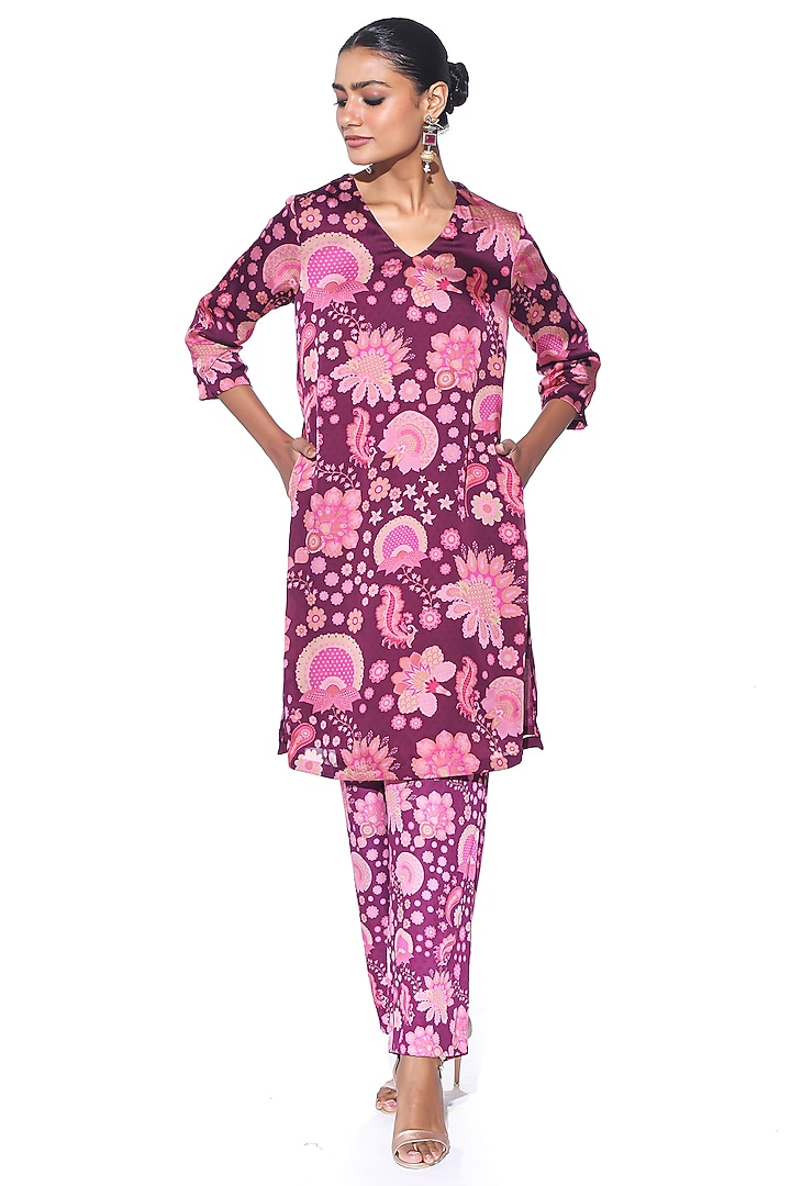 Burgundy Organza Satin Paisley Printed Kurta Set by SIDDHARTHA BANSAL at Pernia's Pop Up Shop