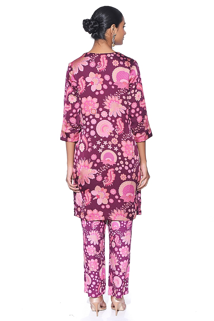 Burgundy Organza Satin Paisley Printed Kurta Set by SIDDHARTHA BANSAL at Pernia's Pop Up Shop