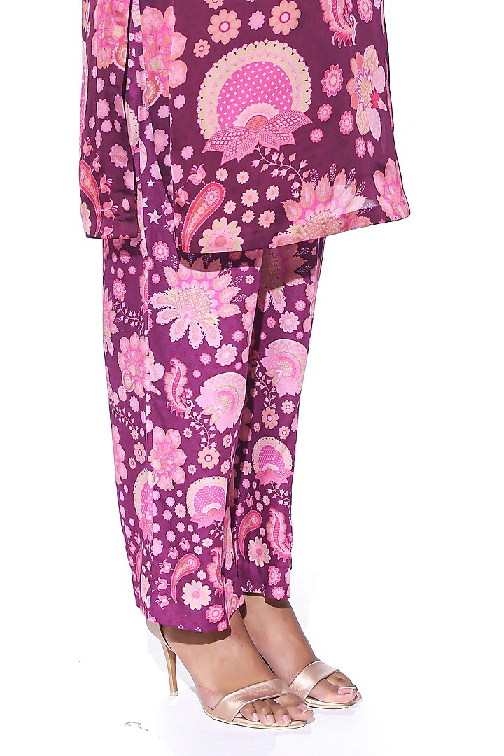 Burgundy Organza Satin Paisley Printed Kurta Set by SIDDHARTHA BANSAL at Pernia's Pop Up Shop