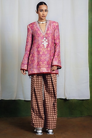 Pink Silk Embroidered Kurta Set by SIDDHARTHA BANSAL
