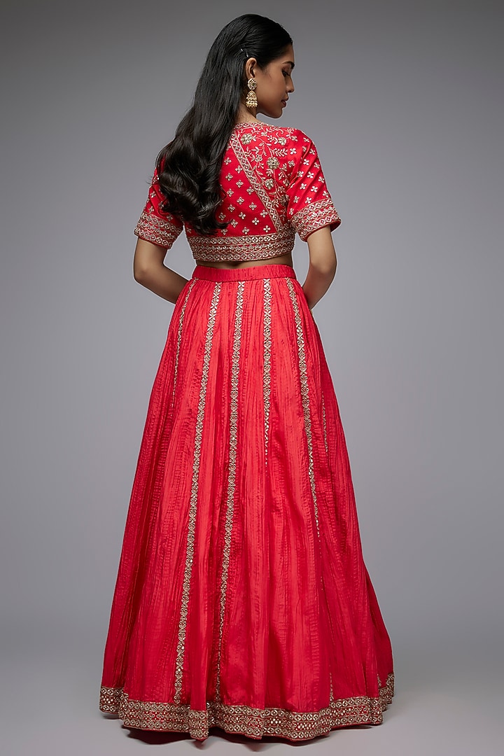 Coral Silk Crushed Wedding Lehenga Set by Siddhartha Daga at Pernia's Pop Up Shop