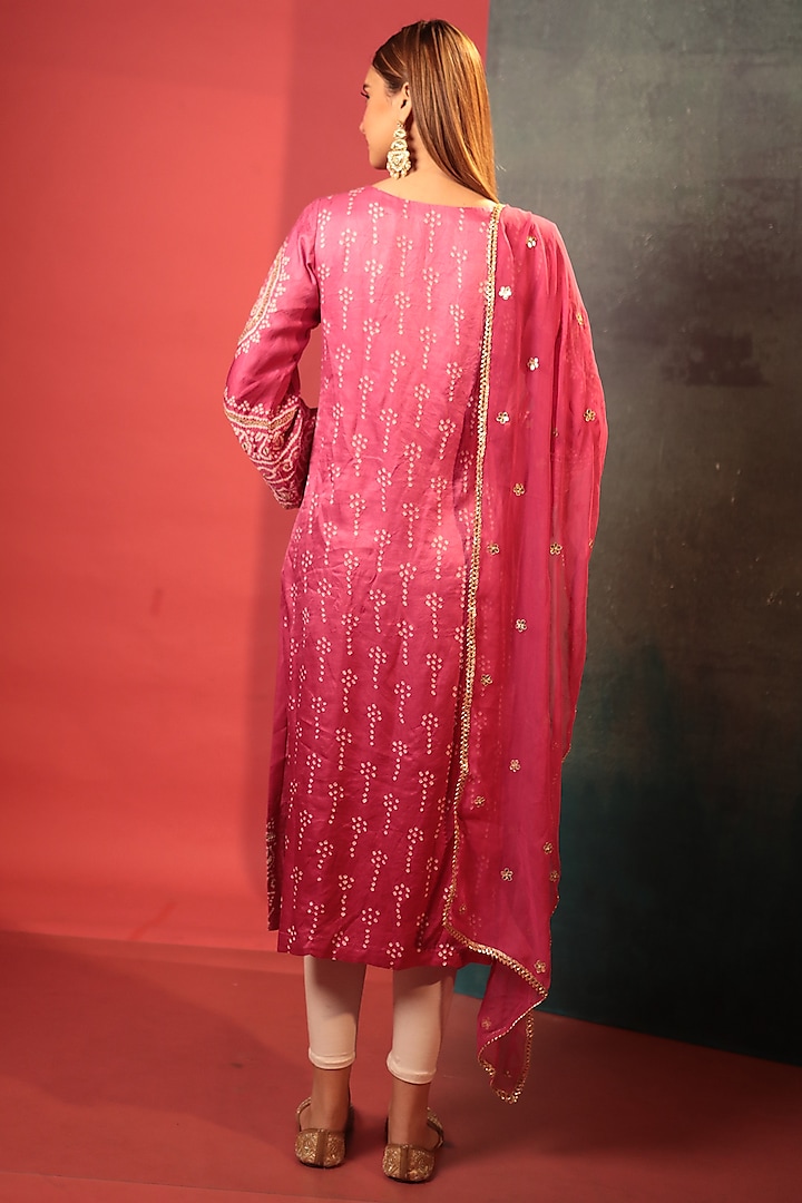 Pink Silk Embroidered Bandhani Kurta With Dupatta by Siddhartha Daga at Pernia's Pop Up Shop