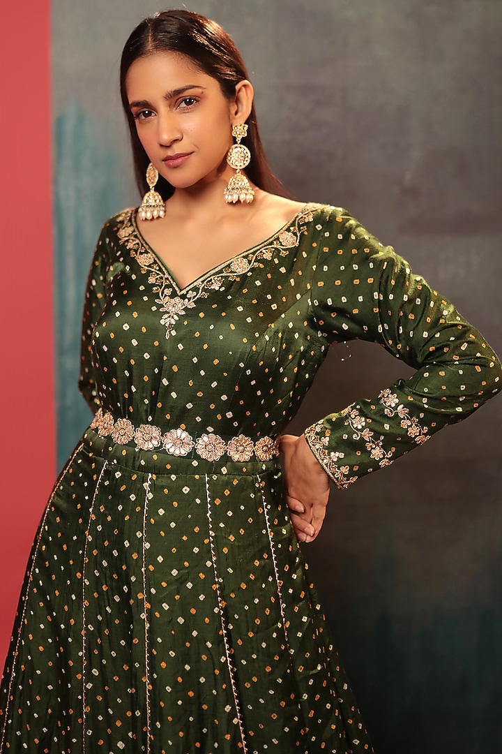 Green Silk Embroidered Bandhani Wedding Anarkali by Siddhartha Daga at Pernia's Pop Up Shop