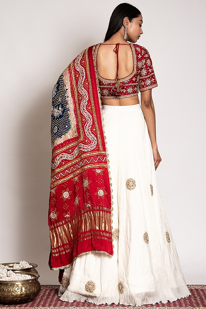 Ivory Hand Embellished Wedding Lehenga Set by Siddhartha Daga at Pernia's Pop Up Shop
