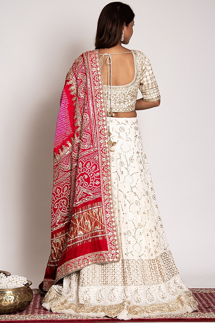 Off-White Embroidered Bridal Lehenga Set by Siddhartha Daga at Pernia's Pop Up Shop