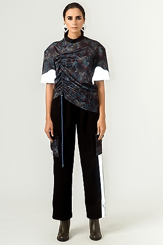 Black Printed Gathered T-Shirt by SIDDHANT AGRAWAL