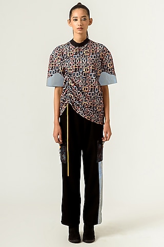 Black Torment Printed Gathered T-Shirt by SIDDHANT AGRAWAL