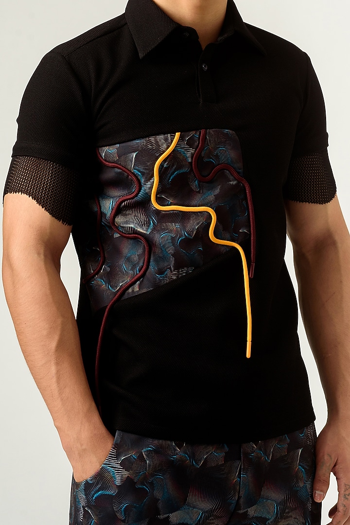 Black Printed Textured T-Shirt by Siddhant Agrawal Men at Pernia's Pop Up Shop