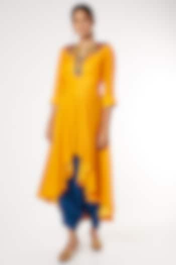 Mango Yellow Sequins Embroidered Kurta Set by Sierra The Label at Pernia's Pop Up Shop