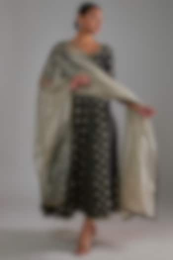 Silver Hand Embroidered Dupatta by Shimai Jayachandra