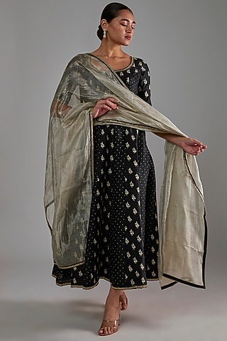 Silver Hand Embroidered Dupatta by Shimai Jayachandra
