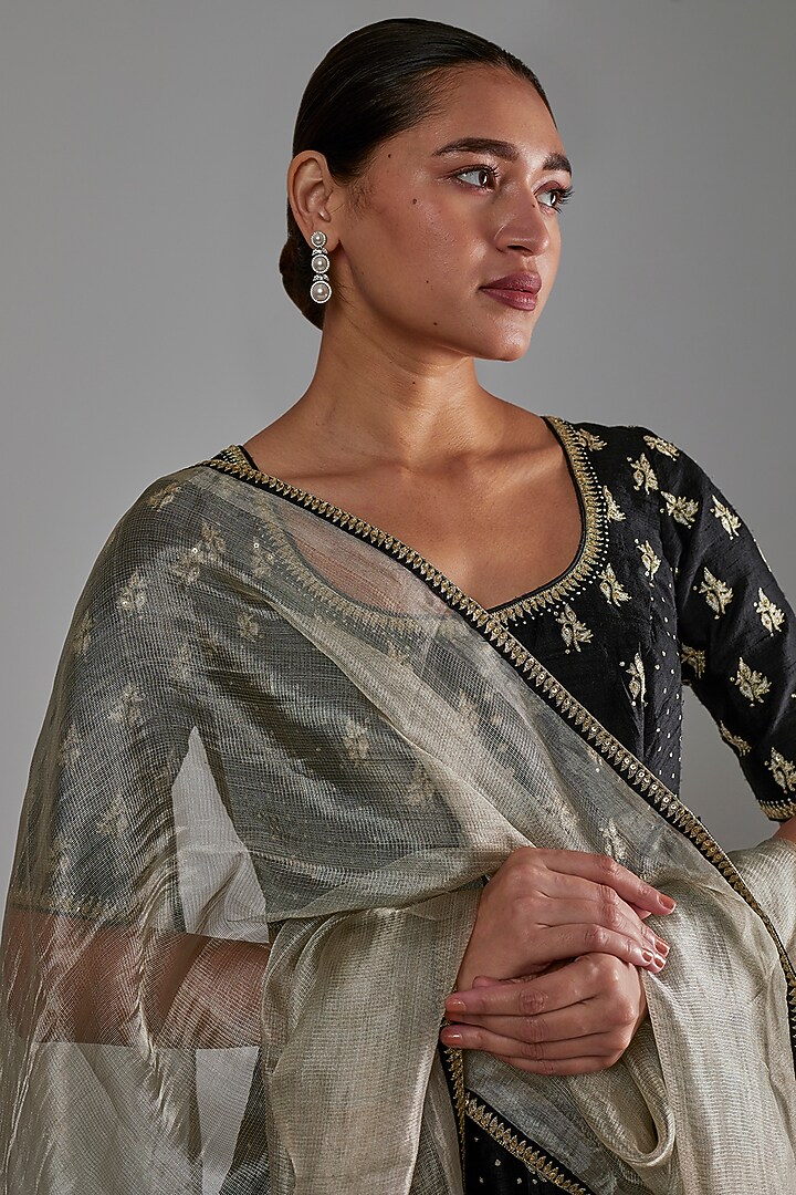 Silver Hand Embroidered Dupatta by Shimai Jayachandra at Pernia's Pop Up Shop
