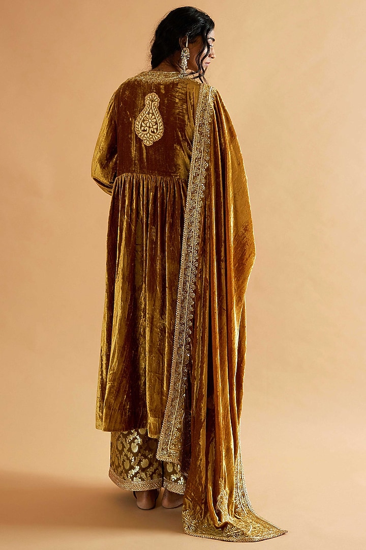 Mustard Velvet Gold Embroidered Kurta Set by Sihali Jageer at Pernia's Pop Up Shop
