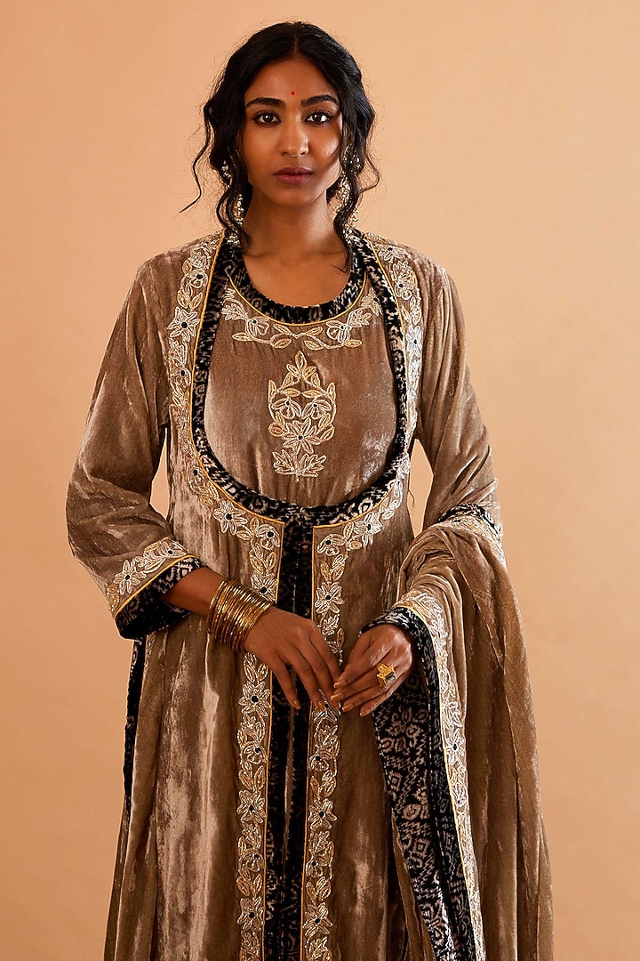 Mustard Velvet Gold Embroidered Bridal Anarkali Set by Sihali Jageer at Pernia's Pop Up Shop