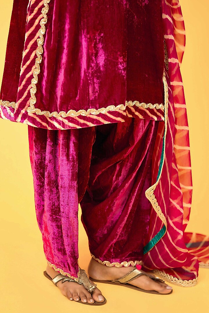 Fuchsia Pink Velvet Zardosi Embroidered Kurta Set by Sihali Jageer at Pernia's Pop Up Shop