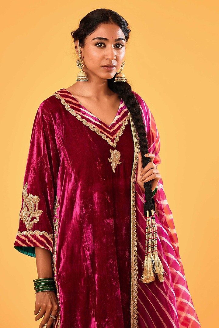 Fuchsia Pink Velvet Zardosi Embroidered Kurta Set by Sihali Jageer at Pernia's Pop Up Shop