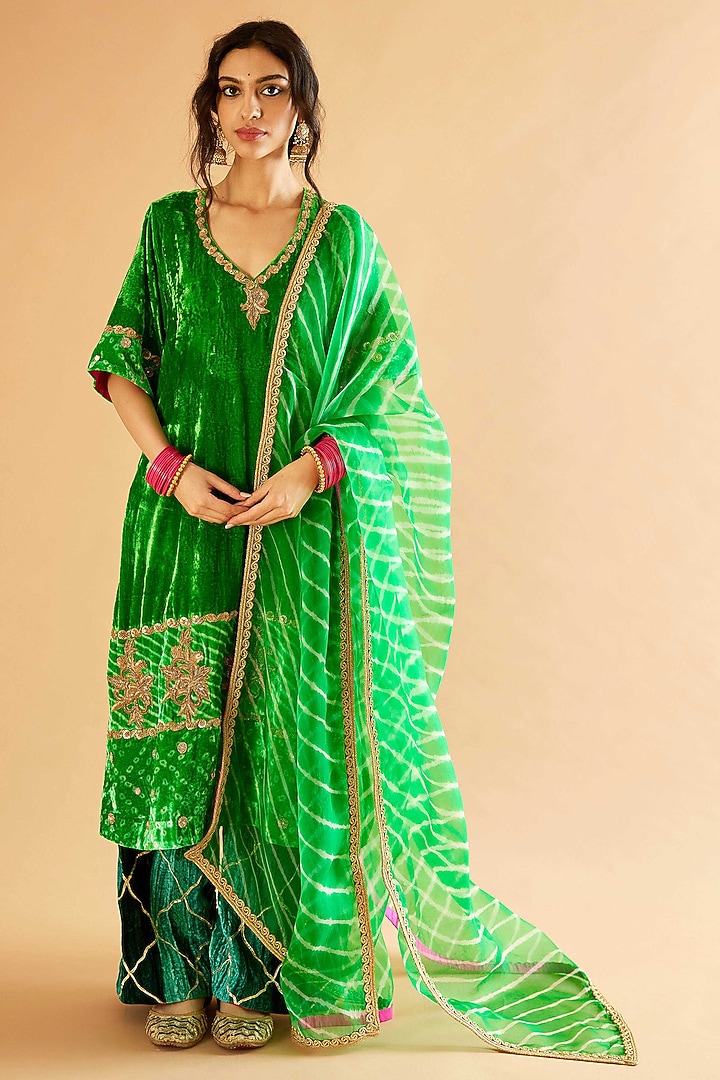 Green Velvet Zardosi Embroidered Kurta Set by Sihali Jageer at Pernia's Pop Up Shop