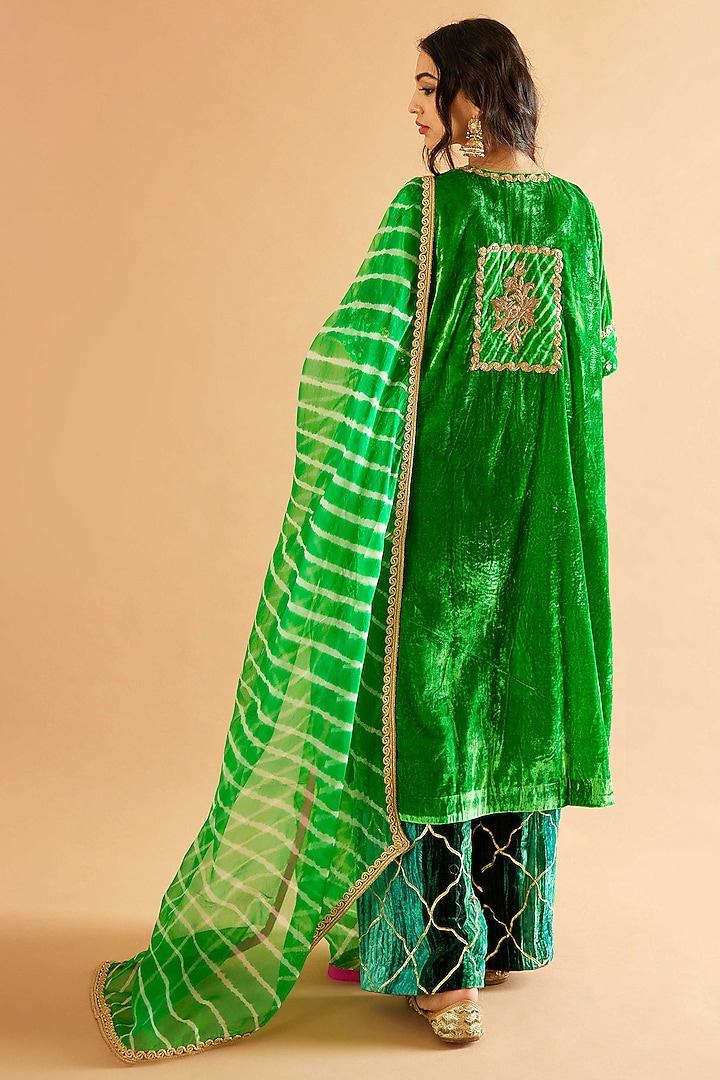 Green Velvet Zardosi Embroidered Kurta Set by Sihali Jageer at Pernia's Pop Up Shop