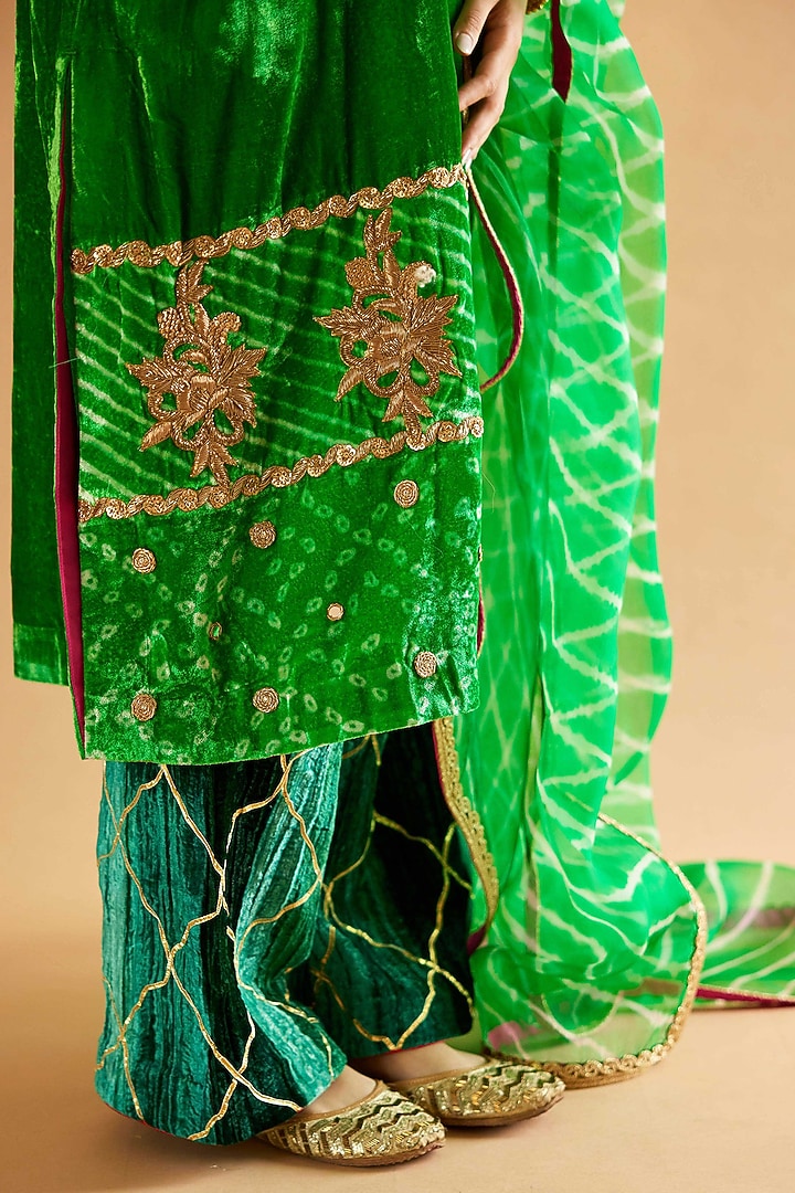 Green Velvet Zardosi Embroidered Kurta Set by Sihali Jageer at Pernia's Pop Up Shop
