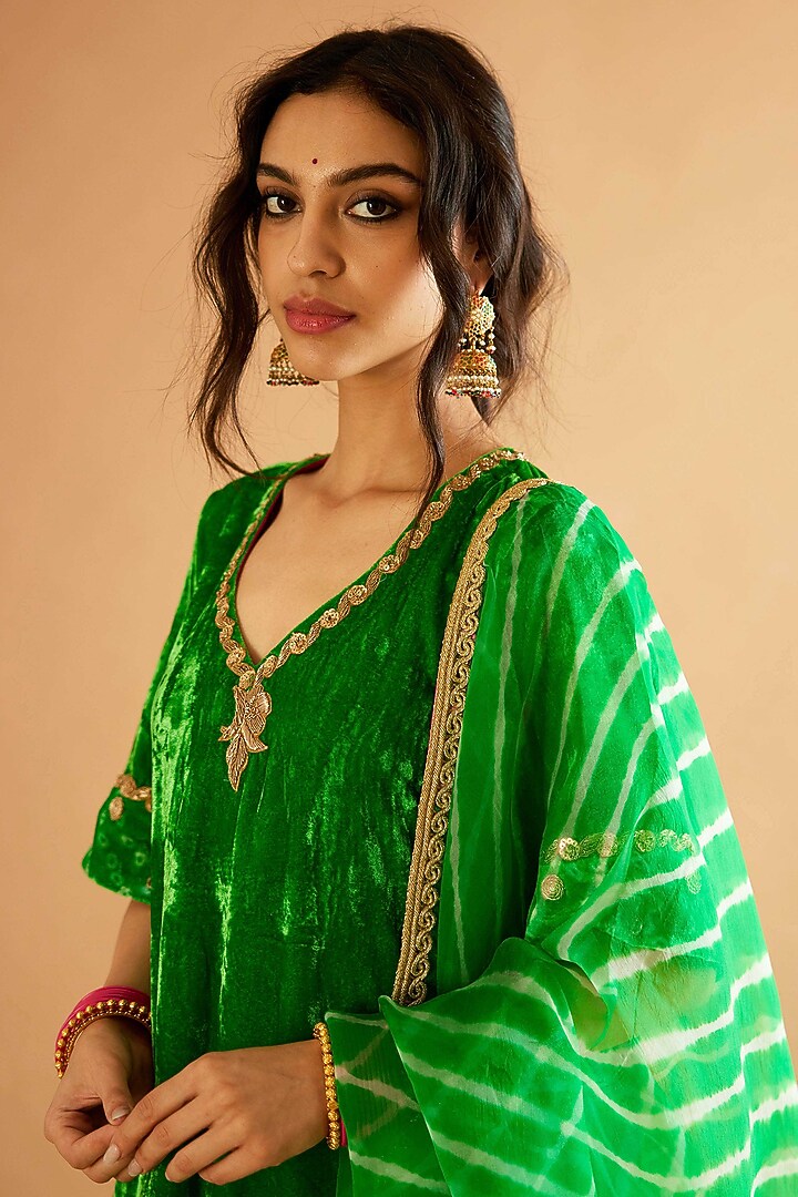 Green Velvet Zardosi Embroidered Kurta Set by Sihali Jageer at Pernia's Pop Up Shop