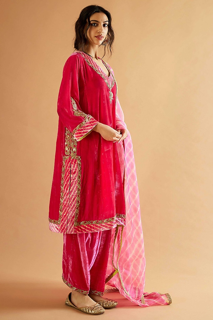 Rani Pink Velvet Zardosi Embroidered Kurta Set by Sihali Jageer at Pernia's Pop Up Shop