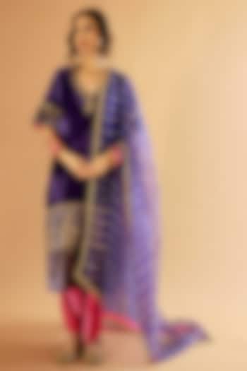 Baigani Purple Velvet Zardosi Embroidered Kurta Set by Sihali Jageer at Pernia's Pop Up Shop