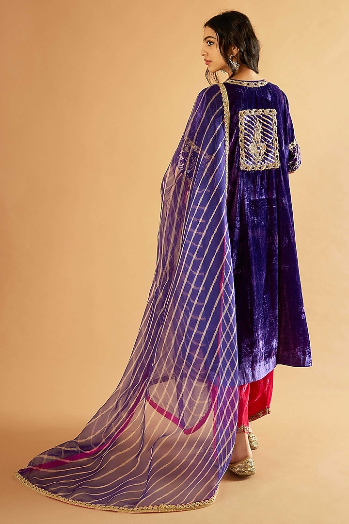 Baigani Purple Velvet Zardosi Embroidered Kurta Set by Sihali Jageer at Pernia's Pop Up Shop