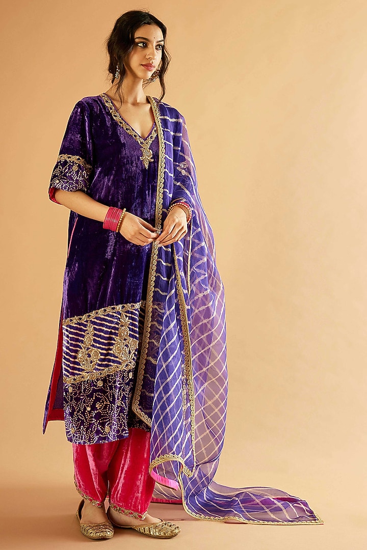 Baigani Purple Velvet Zardosi Embroidered Kurta Set by Sihali Jageer at Pernia's Pop Up Shop