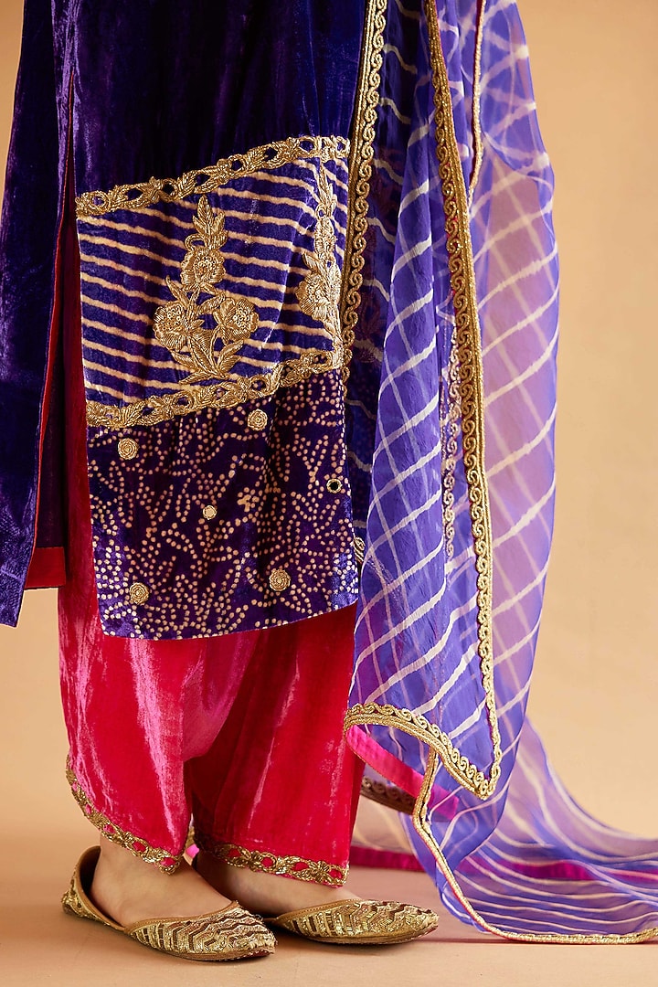 Baigani Purple Velvet Zardosi Embroidered Kurta Set by Sihali Jageer at Pernia's Pop Up Shop