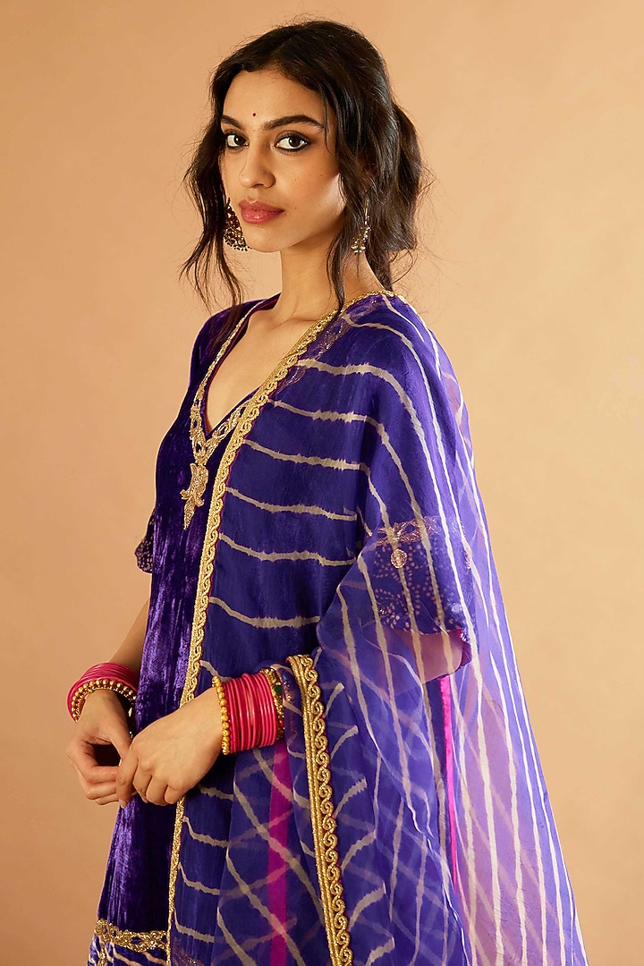 Baigani Purple Velvet Zardosi Embroidered Kurta Set by Sihali Jageer at Pernia's Pop Up Shop