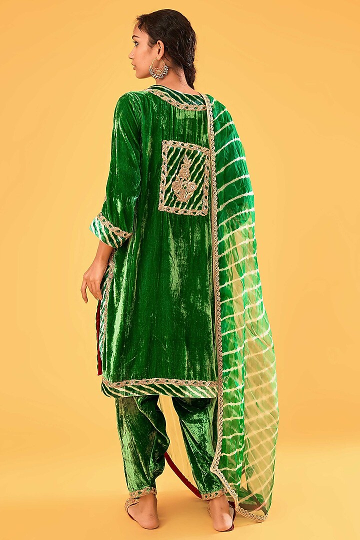Green Velvet Zardosi Embroidered Kurta Set by Sihali Jageer at Pernia's Pop Up Shop
