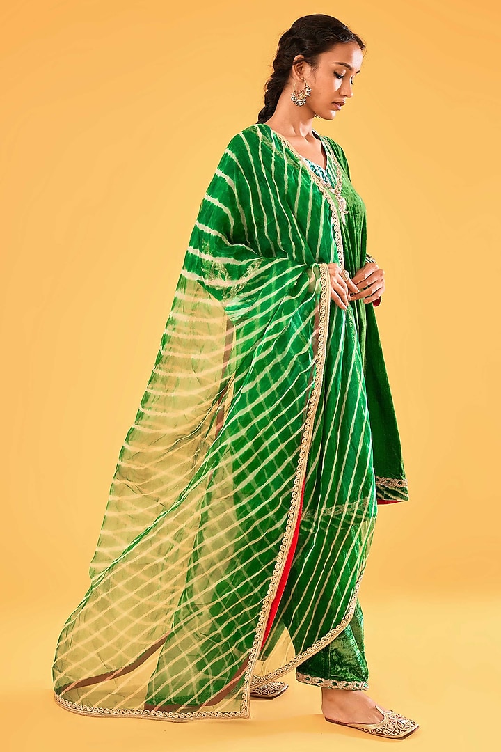 Green Velvet Zardosi Embroidered Kurta Set by Sihali Jageer at Pernia's Pop Up Shop