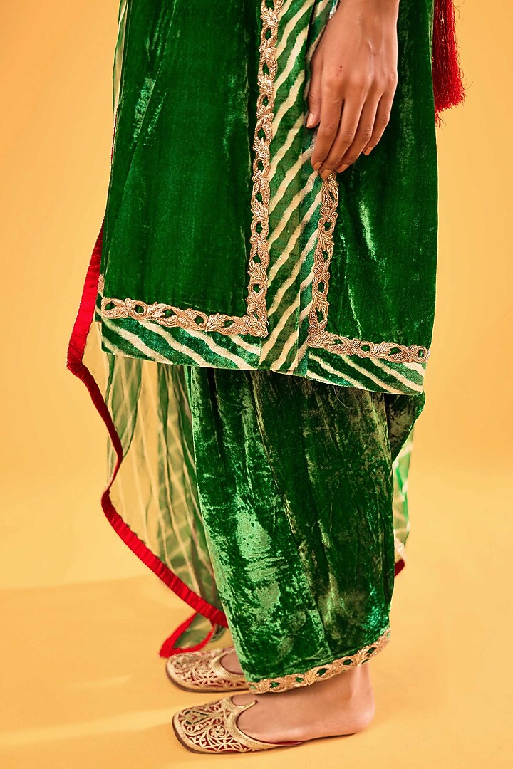 Green Velvet Zardosi Embroidered Kurta Set by Sihali Jageer at Pernia's Pop Up Shop