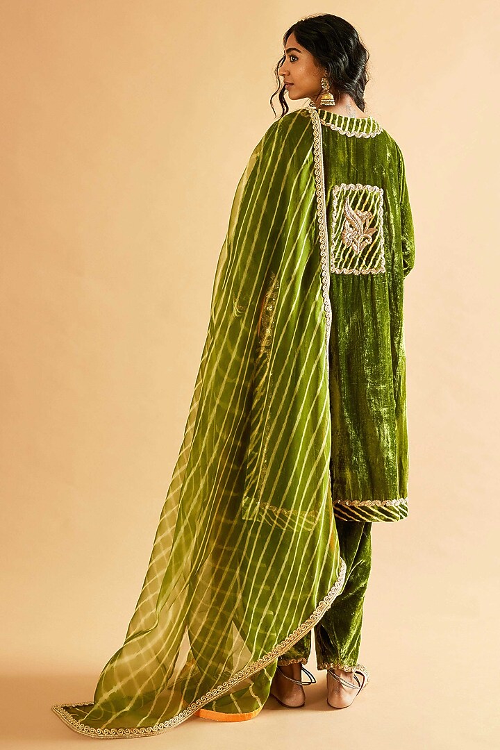 Mehendi Green Velvet Zardosi Embroidered Kurta Set by Sihali Jageer at Pernia's Pop Up Shop